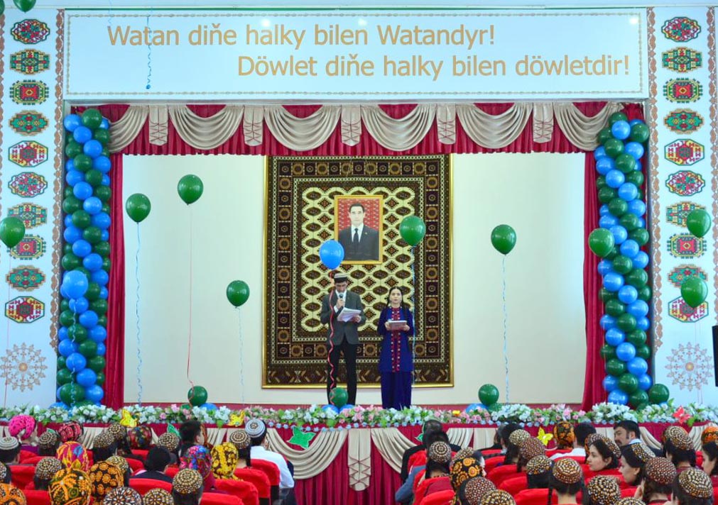 Türkmen dili we edebiýaty hepdeligi "Arkadag hem Pyragy-köňülleriň şamçyragy"